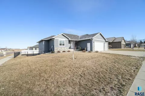 5700 E Meadow Oak Cir, Sioux Falls, SD 57110 photo 32