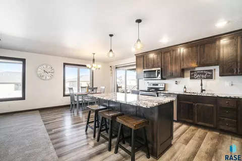 5700 E Meadow Oak Cir, Sioux Falls, SD 57110 photo 8
