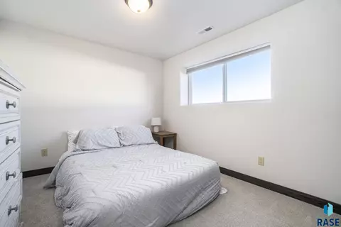 5700 E Meadow Oak Cir, Sioux Falls, SD 57110 photo 21