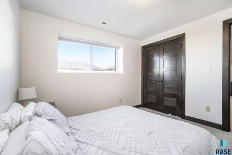 5700 E Meadow Oak Cir, Sioux Falls, SD 57110 photo 20
