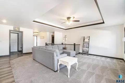 5700 E Meadow Oak Cir, Sioux Falls, SD 57110 photo 4