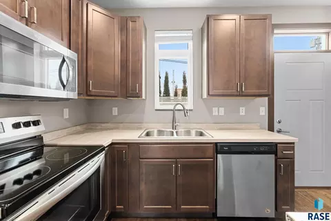 232 E Residence Pl, Sioux Falls, SD 57104 photo 6