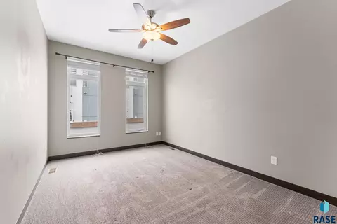 232 E Residence Pl, Sioux Falls, SD 57104 photo 9