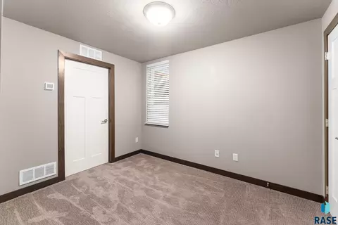 232 E Residence Pl, Sioux Falls, SD 57104 photo 15