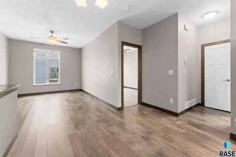 232 E Residence Pl, Sioux Falls, SD 57104 photo 8
