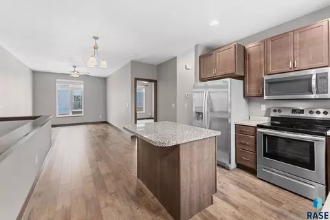 232 E Residence Pl, Sioux Falls, SD 57104 photo 3