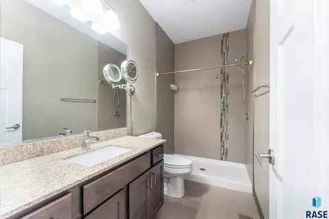232 E Residence Pl, Sioux Falls, SD 57104 photo 11