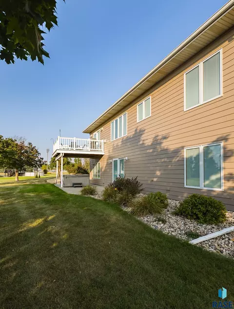 105 1st St, Chester, SD 57016 photo 9