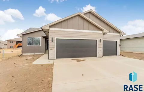 1521 S Marybeth Ave, Sioux Falls, SD 57106