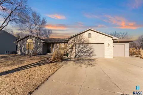2508 E Marson Dr, Sioux Falls, SD 57103 photo 1