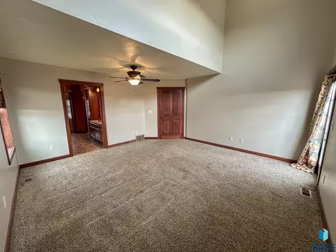 302 E 7th St, Hills, MN 56138 photo 28