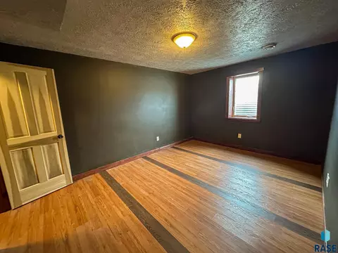 302 E 7th St, Hills, MN 56138 photo 37