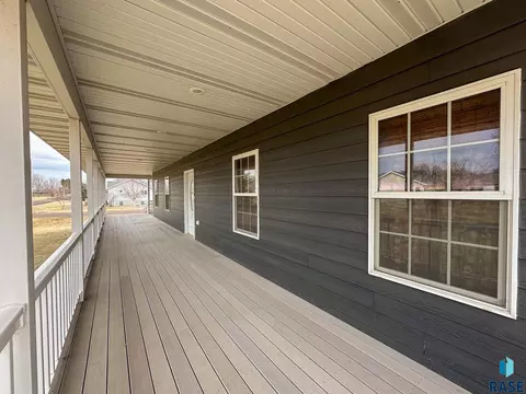 302 E 7th St, Hills, MN 56138 photo 6