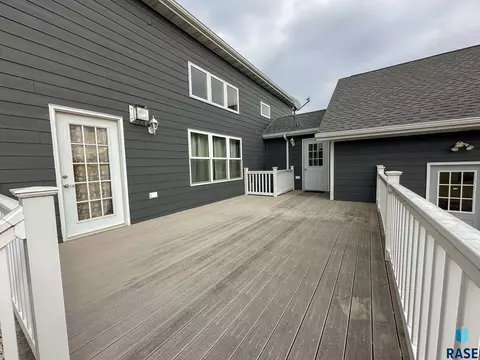 302 E 7th St, Hills, MN 56138 photo 5