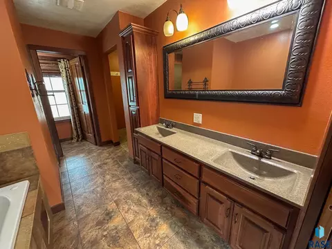 302 E 7th St, Hills, MN 56138 photo 26