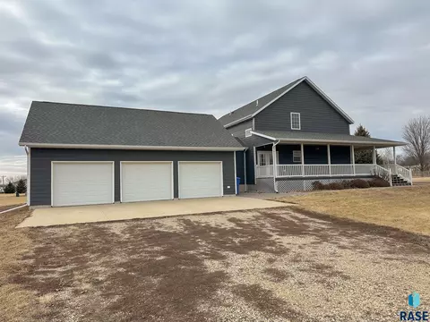 302 E 7th St, Hills, MN 56138 photo 47
