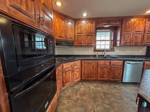 302 E 7th St, Hills, MN 56138 photo 7