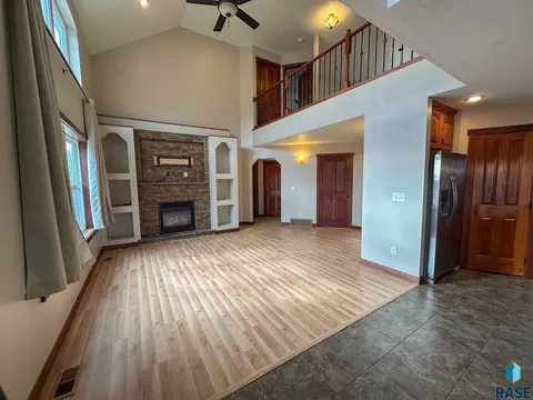 302 E 7th St, Hills, MN 56138 photo 12