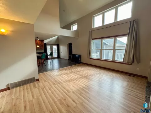 302 E 7th St, Hills, MN 56138 photo 14
