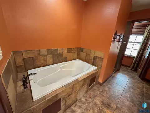 302 E 7th St, Hills, MN 56138 photo 29