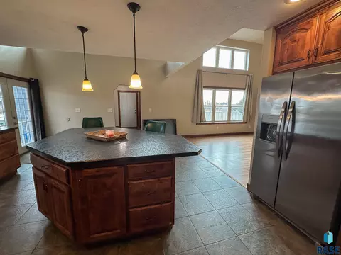 302 E 7th St, Hills, MN 56138 photo 9
