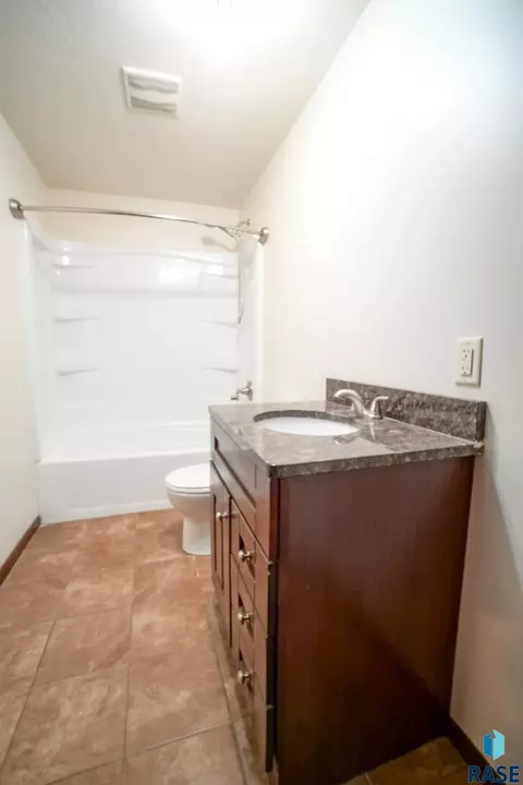 5105 S Drexel Dr, Sioux Falls, SD 57106 photo 15