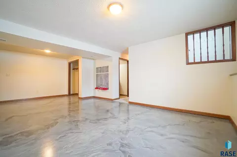 5105 S Drexel Dr, Sioux Falls, SD 57106 photo 11