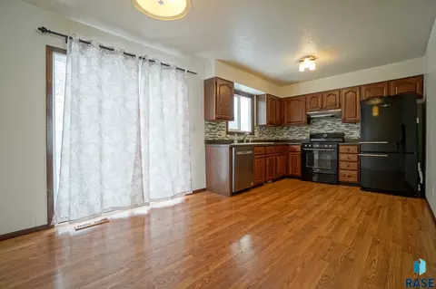 5105 S Drexel Dr, Sioux Falls, SD 57106 photo 4