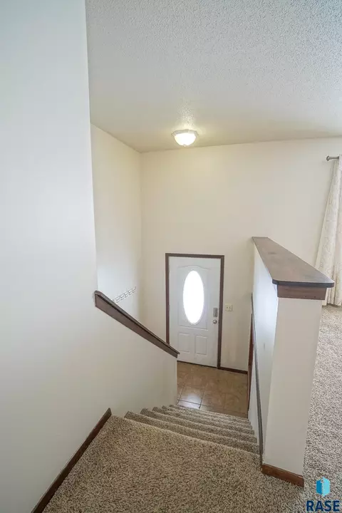 5105 S Drexel Dr, Sioux Falls, SD 57106 photo 9