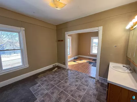 113 S Blanche Ave, Madison, SD 57042 photo 21