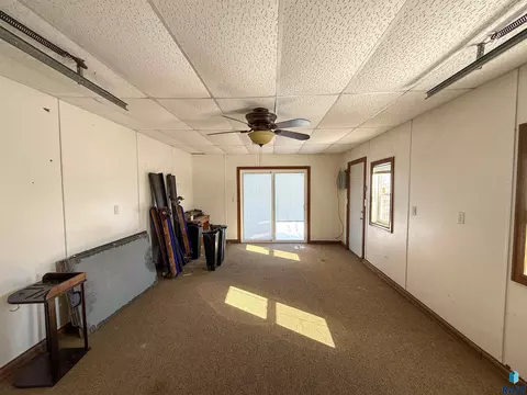 113 S Blanche Ave, Madison, SD 57042 photo 29