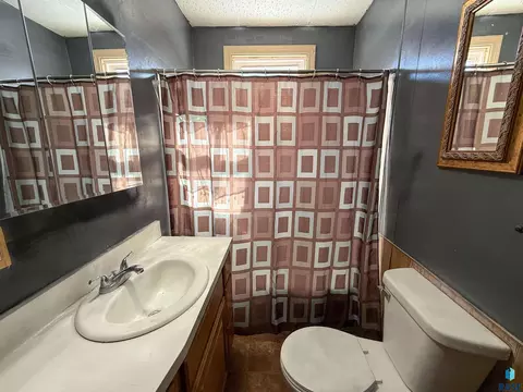 113 S Blanche Ave, Madison, SD 57042 photo 18