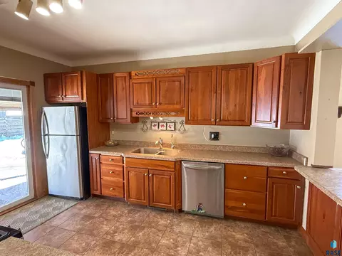 113 S Blanche Ave, Madison, SD 57042 photo 13
