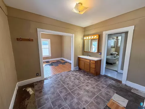 113 S Blanche Ave, Madison, SD 57042 photo 19