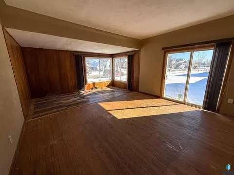 113 S Blanche Ave, Madison, SD 57042 photo 5