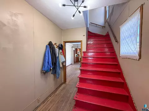 113 S Blanche Ave, Madison, SD 57042 photo 3