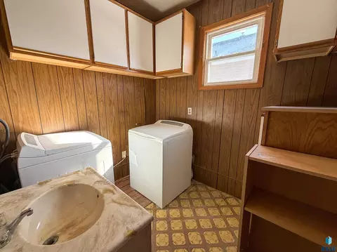 113 S Blanche Ave, Madison, SD 57042 photo 15