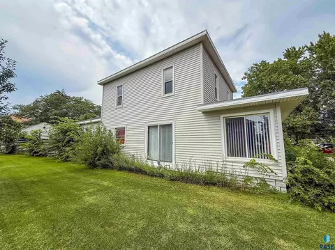 113 S Blanche Ave, Madison, SD 57042 photo 33