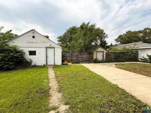 113 S Blanche Ave, Madison, SD 57042 photo 37