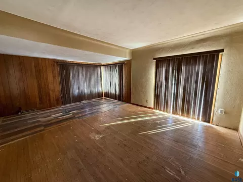 113 S Blanche Ave, Madison, SD 57042 photo 8