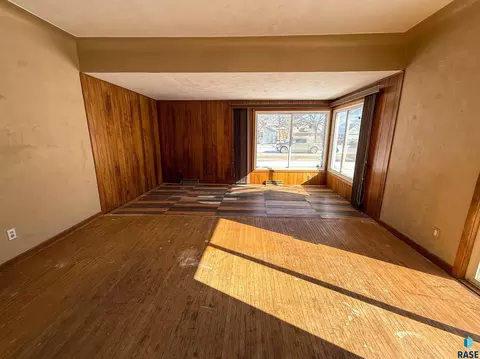 113 S Blanche Ave, Madison, SD 57042 photo 6