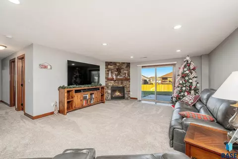 8212 E Willow Glen Cir, Sioux Falls, SD 57110 photo 19