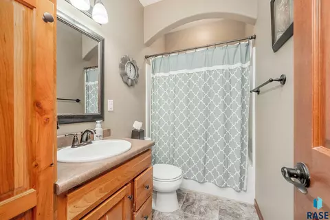8212 E Willow Glen Cir, Sioux Falls, SD 57110 photo 16