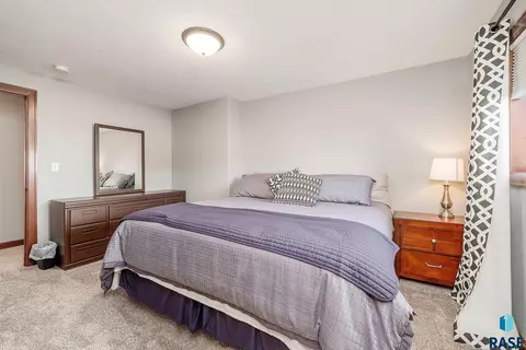 8212 E Willow Glen Cir, Sioux Falls, SD 57110 photo 24