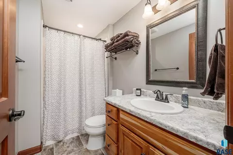 8212 E Willow Glen Cir, Sioux Falls, SD 57110 photo 25