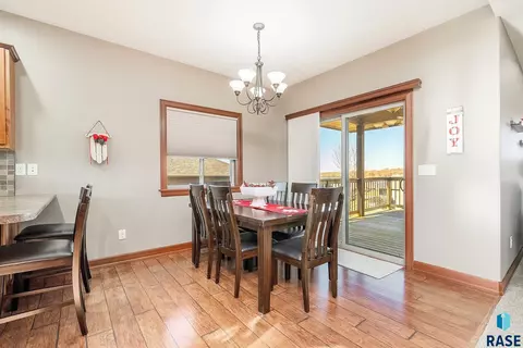 8212 E Willow Glen Cir, Sioux Falls, SD 57110 photo 8