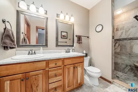 8212 E Willow Glen Cir, Sioux Falls, SD 57110 photo 14