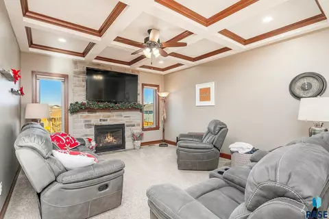 8212 E Willow Glen Cir, Sioux Falls, SD 57110 photo 9