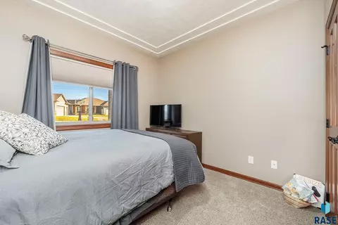 8212 E Willow Glen Cir, Sioux Falls, SD 57110 photo 10