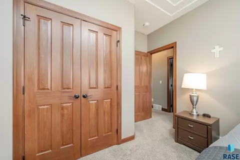 8212 E Willow Glen Cir, Sioux Falls, SD 57110 photo 11